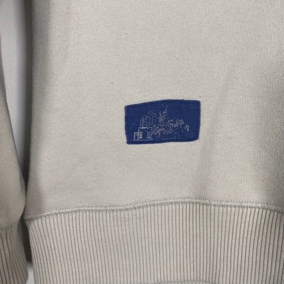 Disney Parks Women’s Size Medium Walt Disney World 2018 Sweatshirt Embroidered - Picture 2 of 10